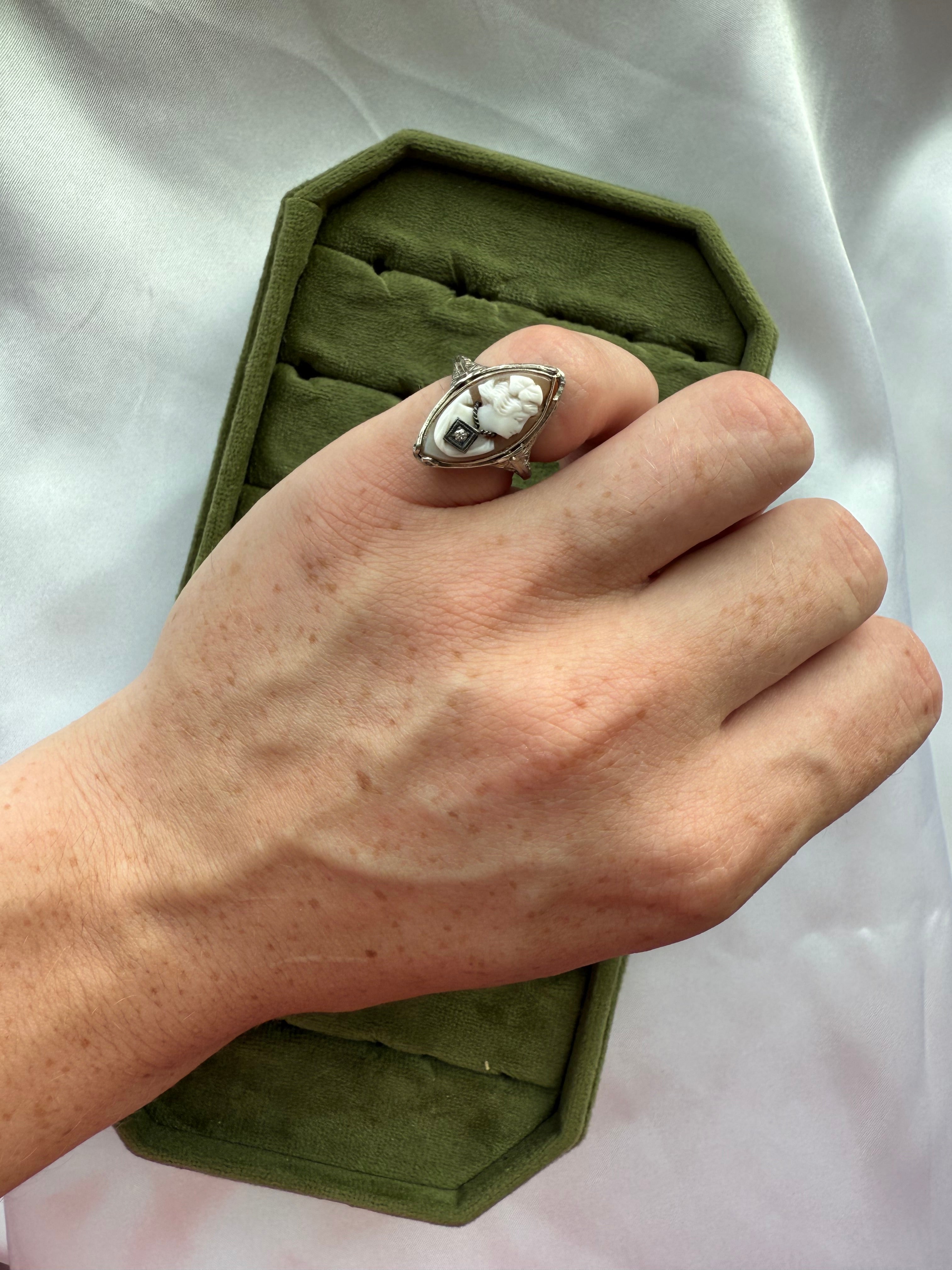 14k White Gold Antique Cameo Flip Ring