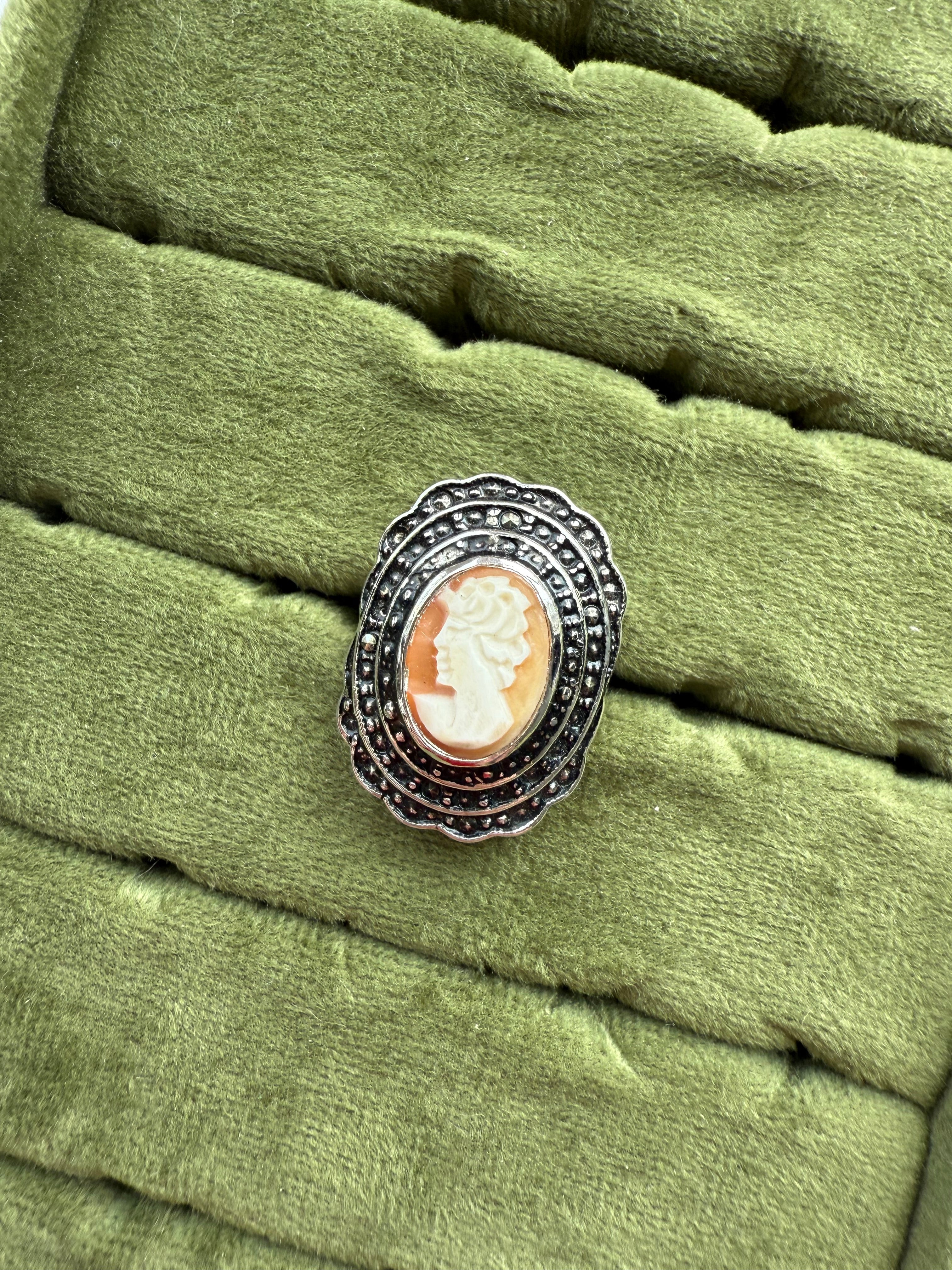 White Gold Cameo Shield Ring Size 5