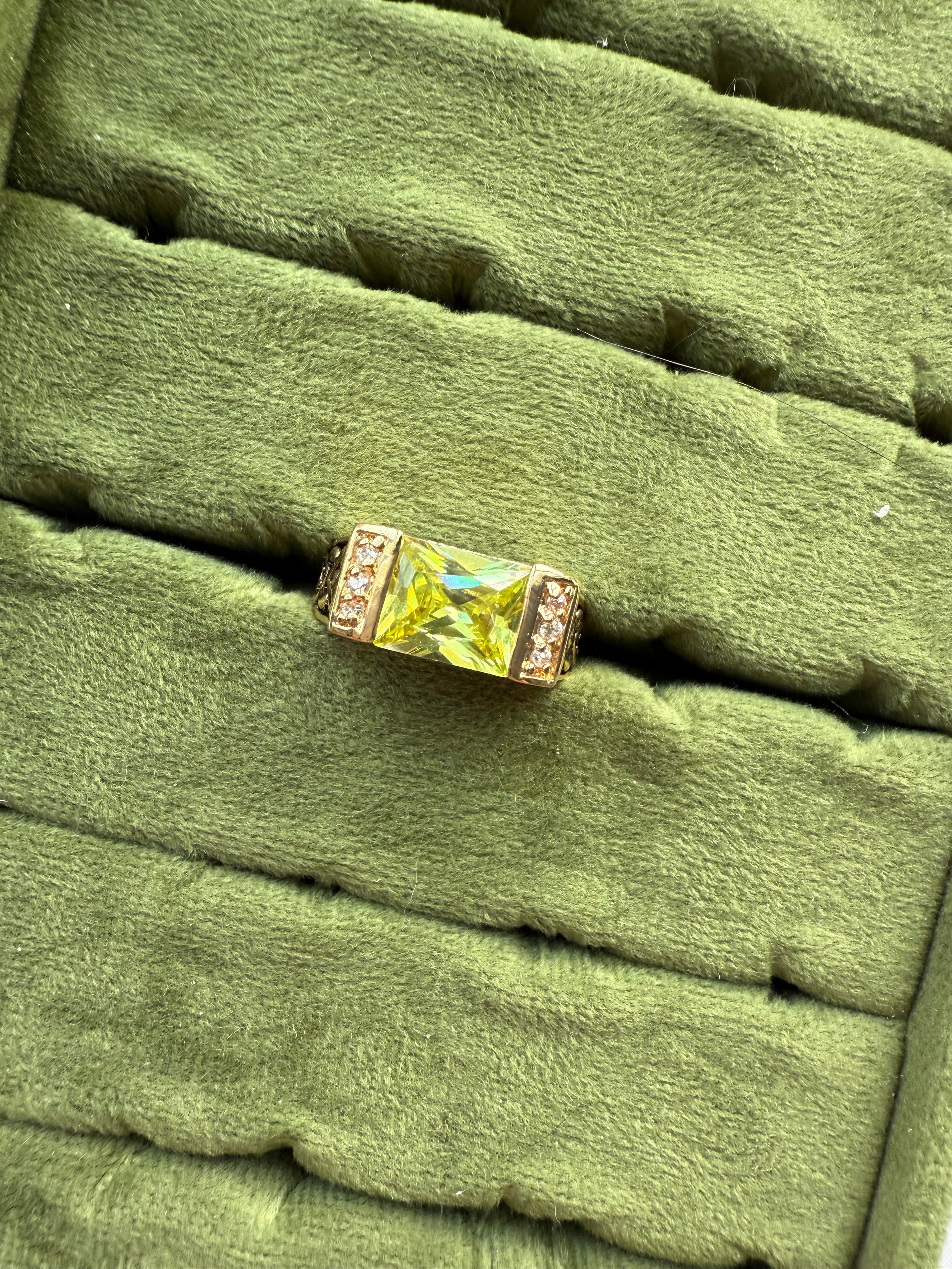 Gold Peridot Green Bar Engraved Ring Size 8