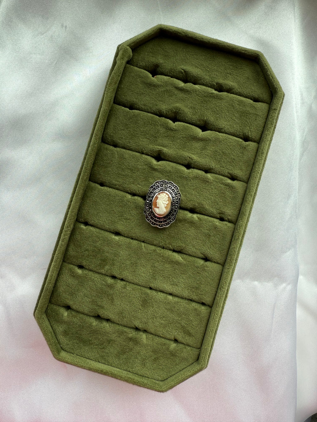 White Gold Cameo Shield Ring Size 5