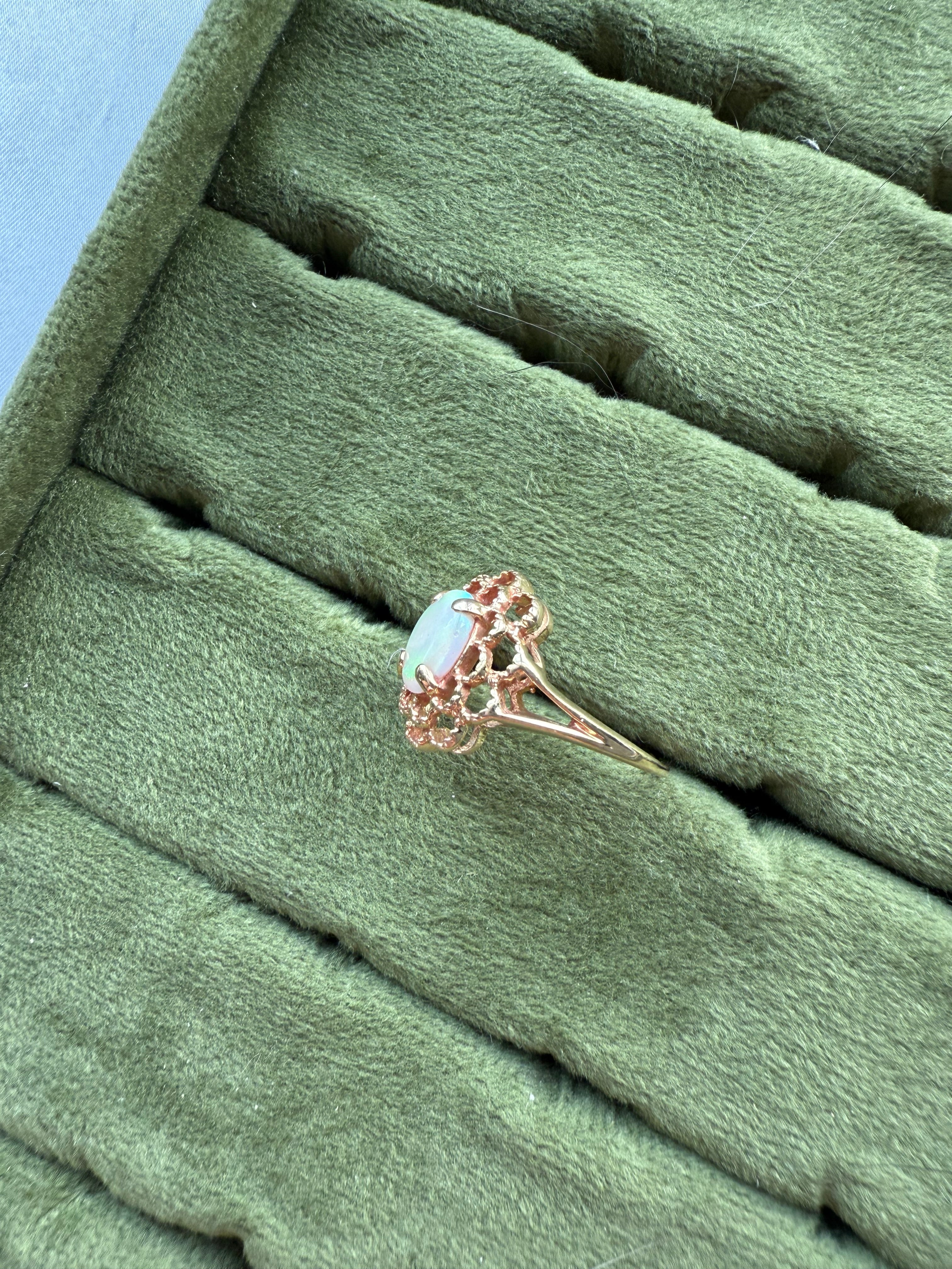 14k Yellow Gold Opal Cabochon Filigree Ring Sz 6