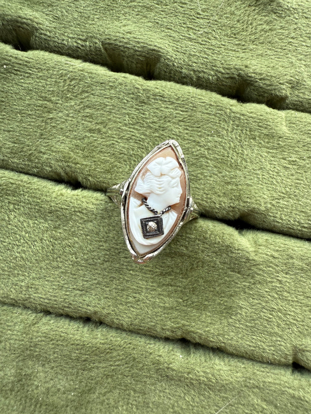14k White Gold Antique Cameo Flip Ring