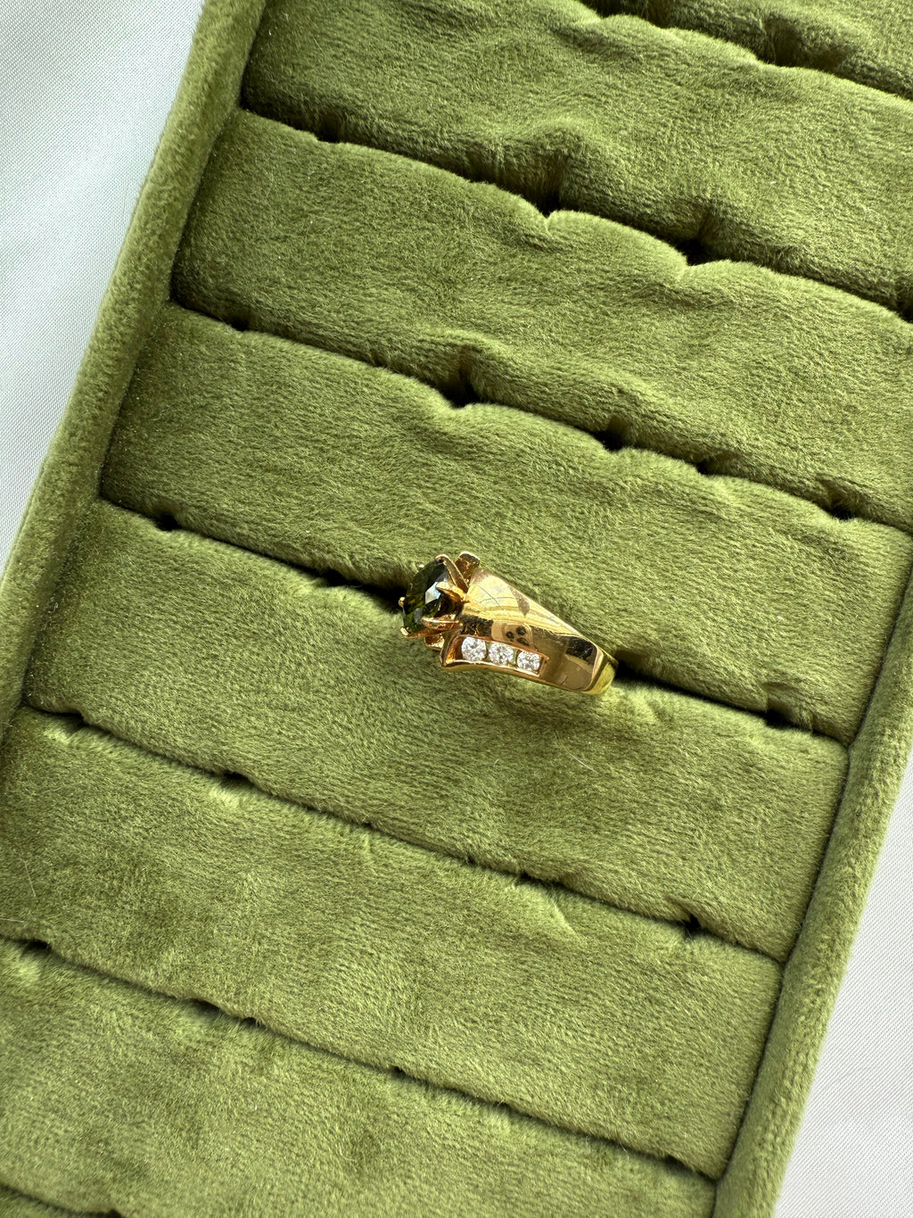 Gold Dark Green Ring Size 6