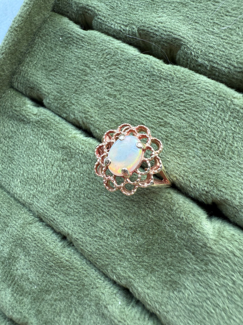 14k Yellow Gold Opal Cabochon Filigree Ring Sz 6