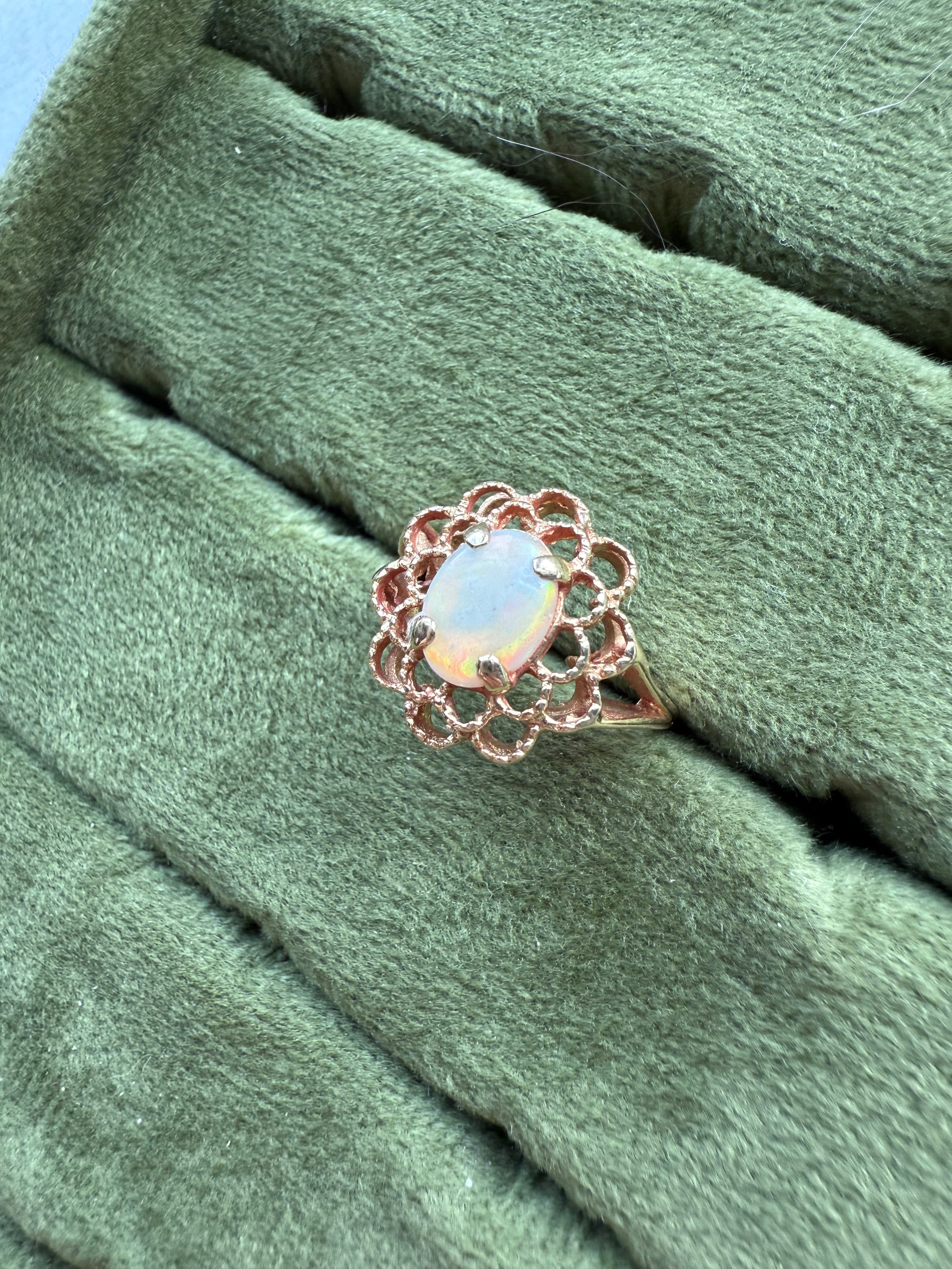 14k Yellow Gold Opal Cabochon Filigree Ring Sz 6