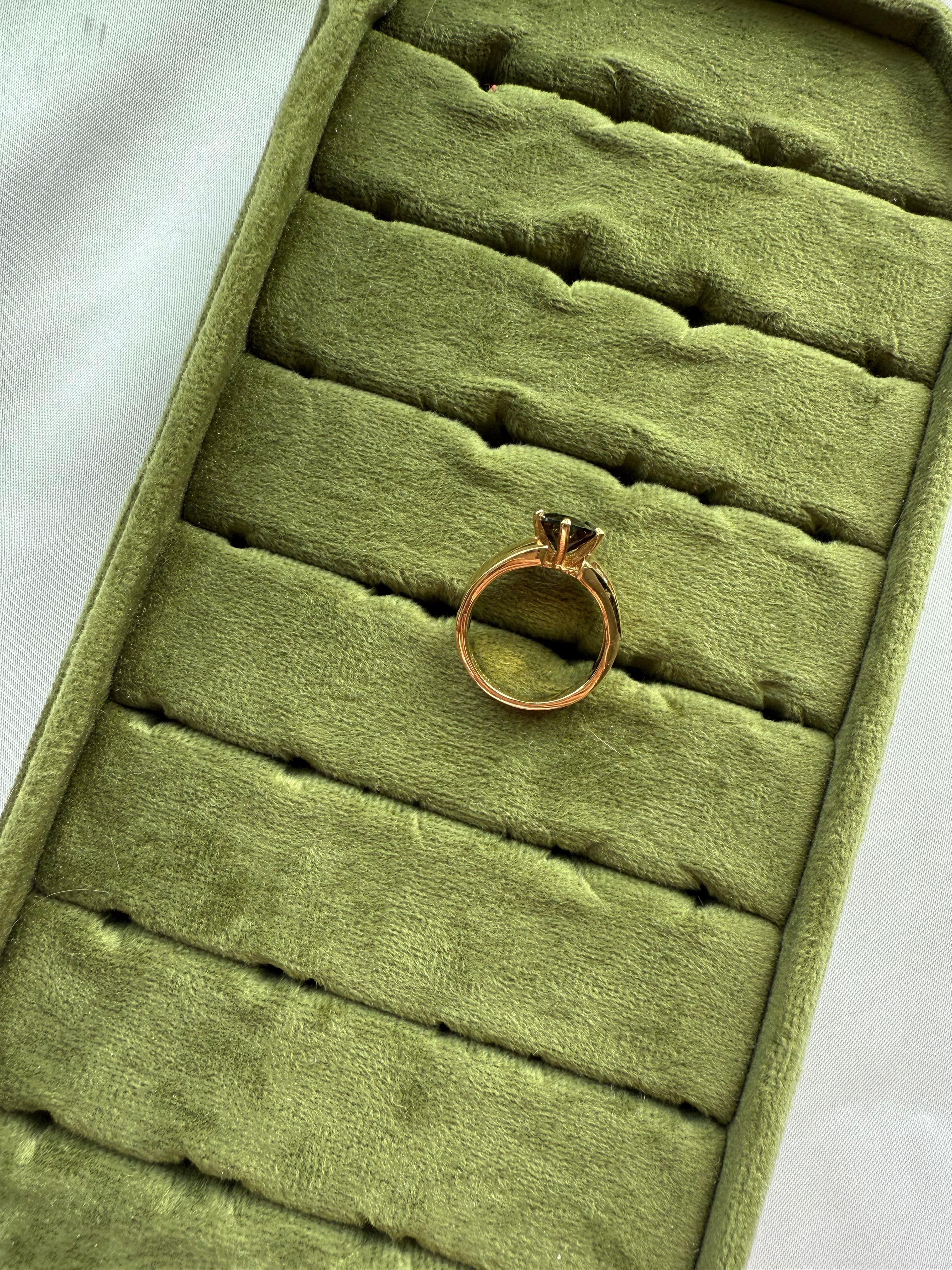 Gold Dark Green Ring Size 6