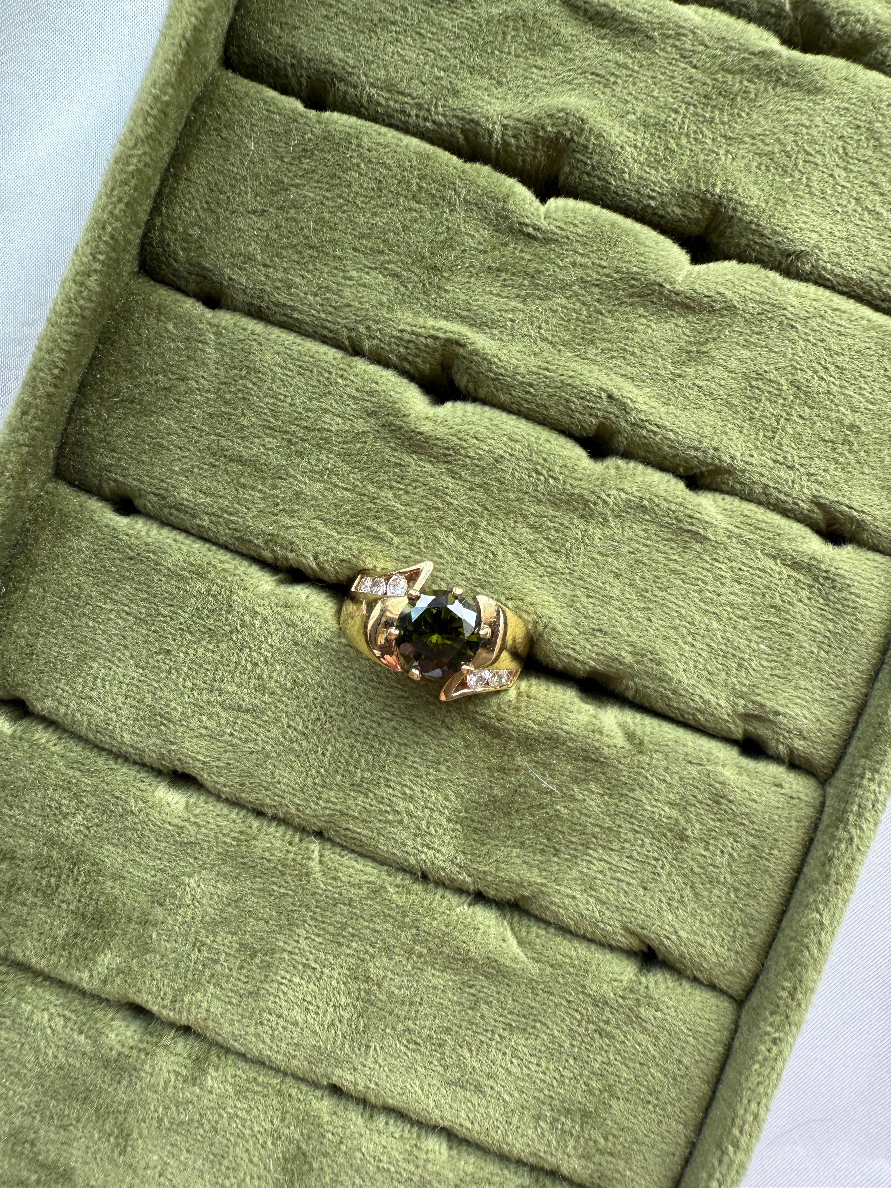 Gold Dark Green Ring Size 6