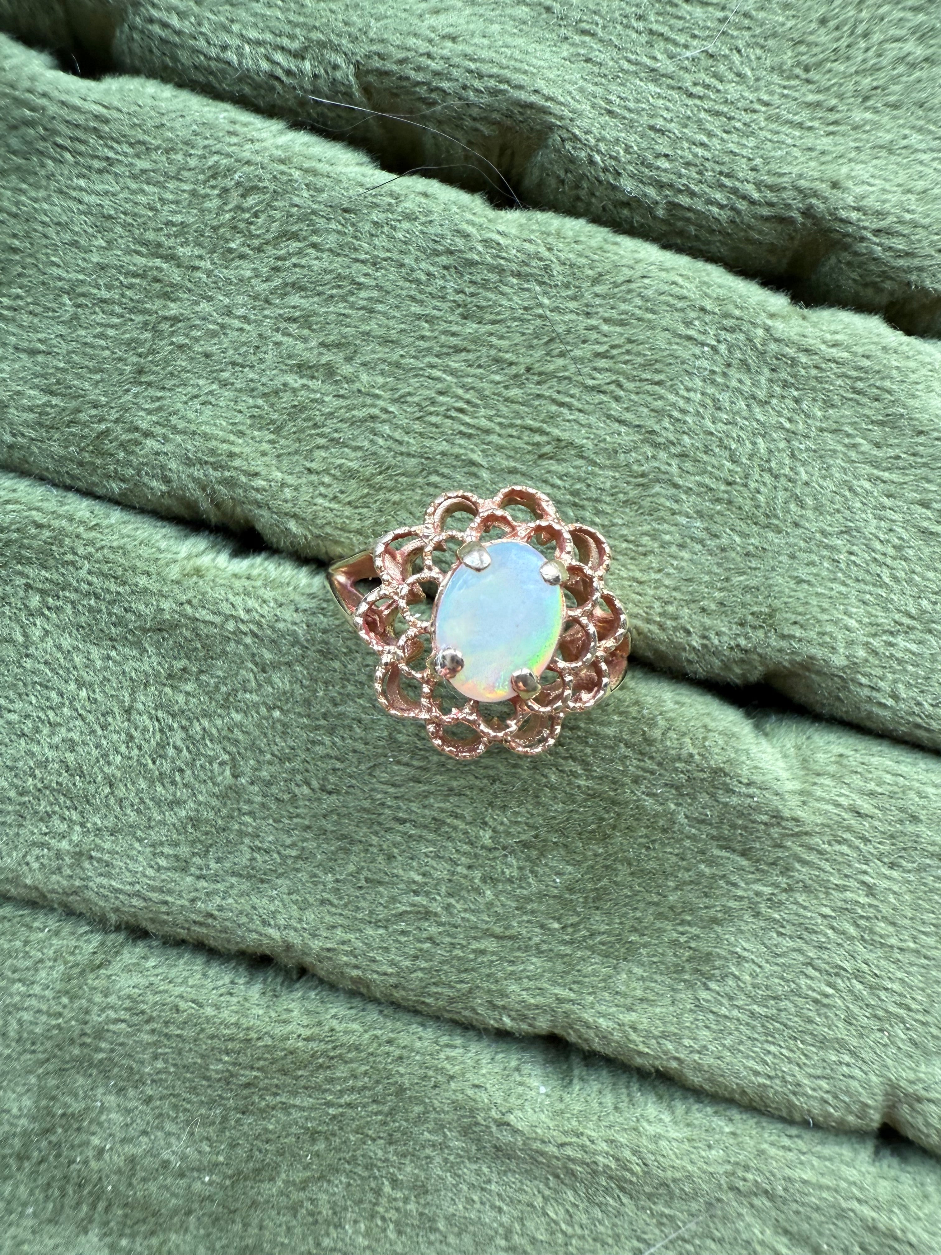 14k Yellow Gold Opal Cabochon Filigree Ring Sz 6