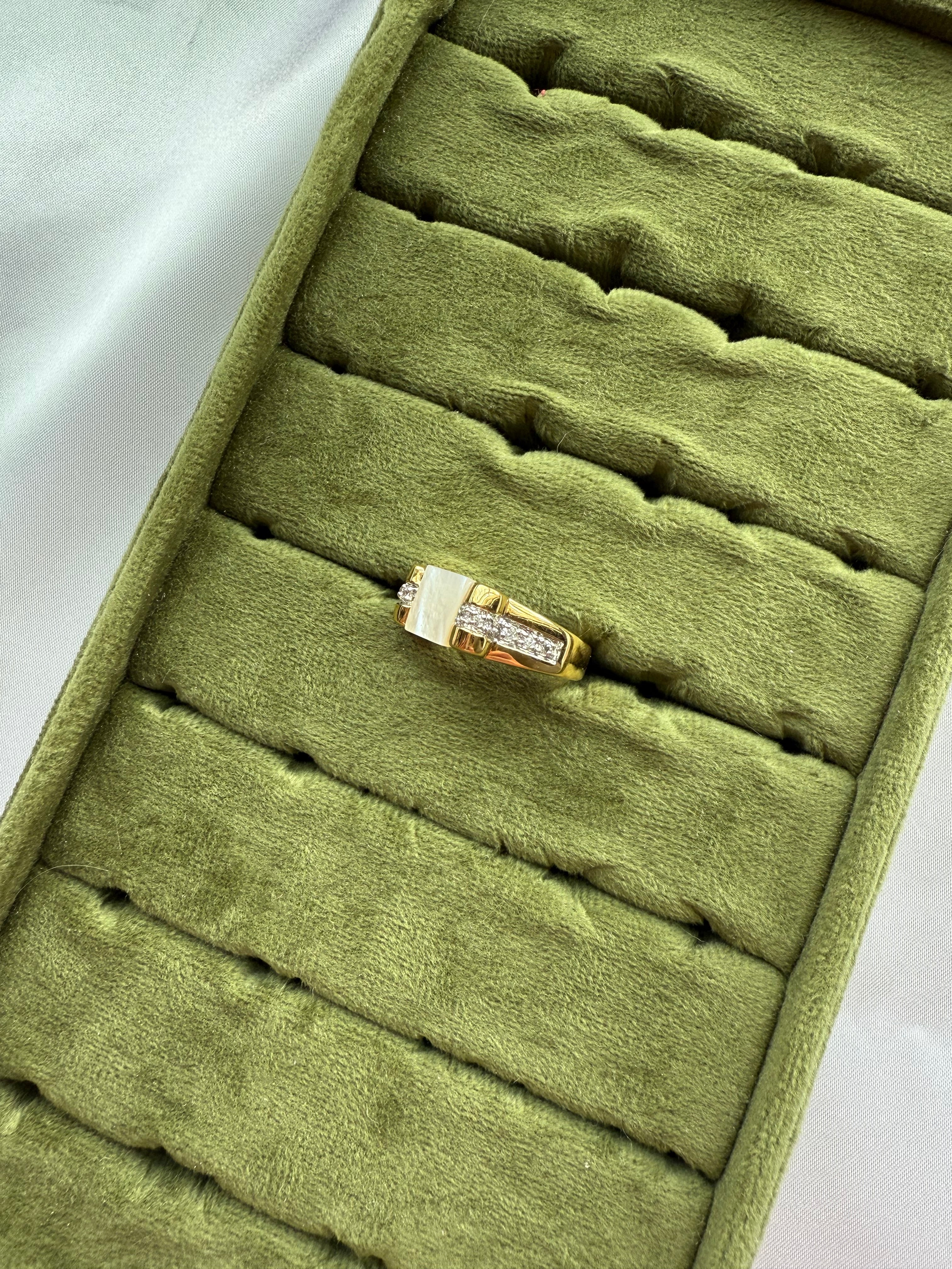 Gold Quartz Bar Ring Size 6.25