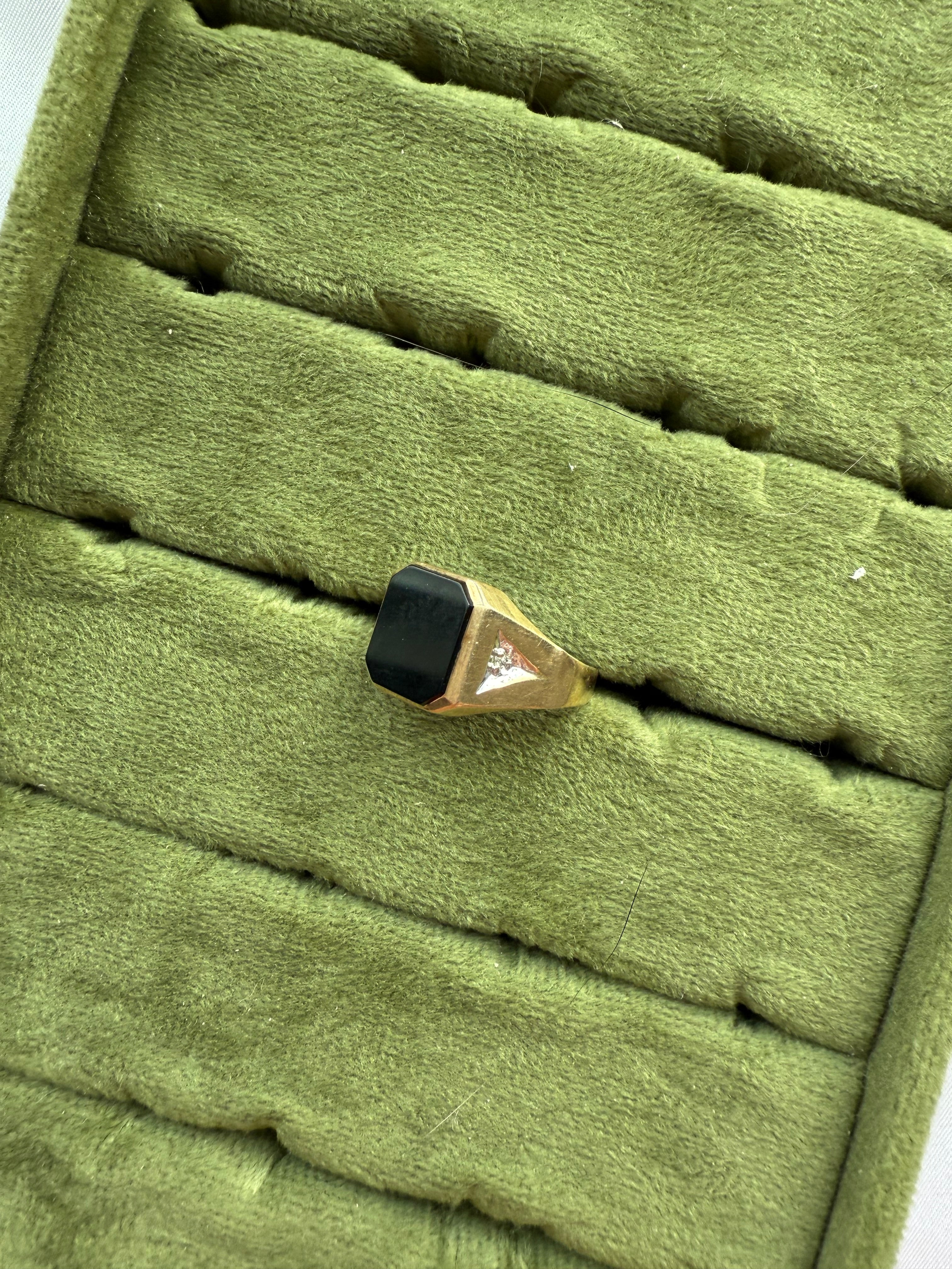 10k Yellow Gold Onyx Signet Ring with Diamond Sz 8